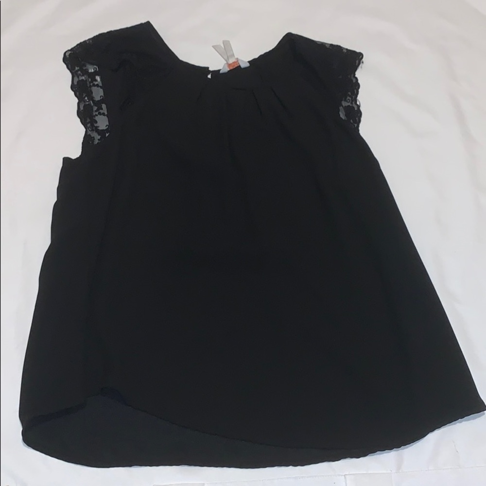 Black short sleeve shirt